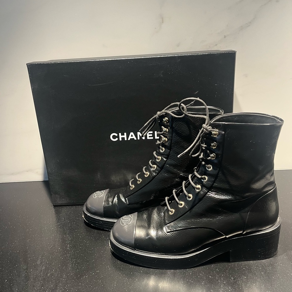Chanel lace up boots size 40 black and dark grey with box and shoe bags - Picture 13 of 14